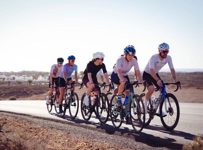 Das ERDINGER Active.TEAM beim gemeinsamen Radtraining.