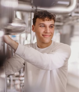 Portrait von Benedikt Kreischer, Brauer bei ERDINGER.