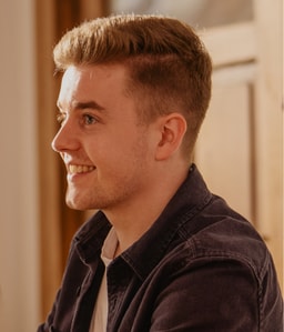 Potrait von Sebastian Bauer, Personalabteilung ERDINGER.